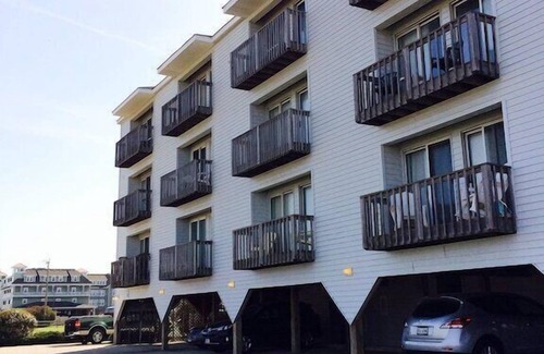 Kill Devil Hills Condo | 1st floor end unit 1 block to beach access and shops. Great reviews Great rates.