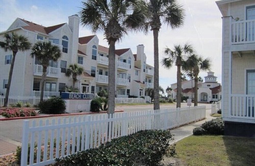 Corpus Christi Condo | 1st Floor-Family friendly-fully equipped condo walking distance to the beach.