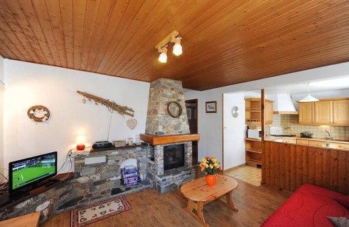 Le Bettaix Apartment | 1st floor, fireplace or stove, parking, tv, 60m², Les Menuires