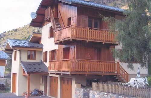 Le Bettaix Apartment | 1st floor, fireplace or stove, parking, tv, 60m², Les Menuires