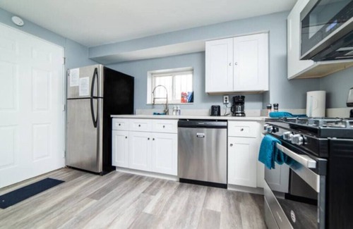 Central Northside Apartment | 1st Floor - Free Parking - Washer & Dryer - AGH