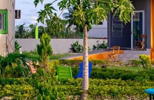 Cape Point Cabin | 1st Floor Garden View Room - Cape Point, Bakau