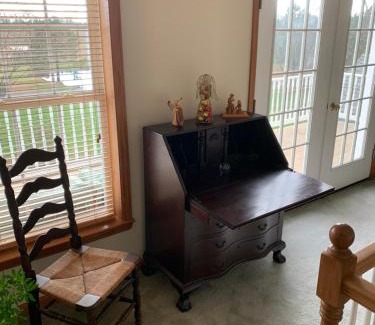 Milford Bed & Breakfast | 1st floor guest room with private full bath