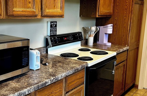 West Chicago Apartment | 1st Floor In Single Family Home on 2.5 Fenced Acres