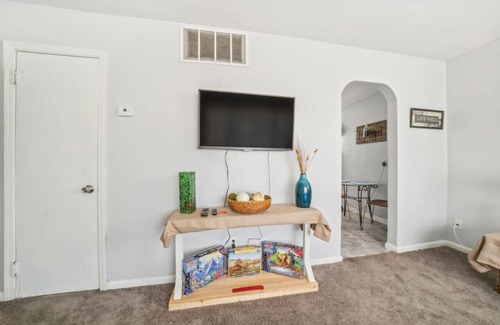Cleveland House | 1st floor living, 2 b. 1 bath