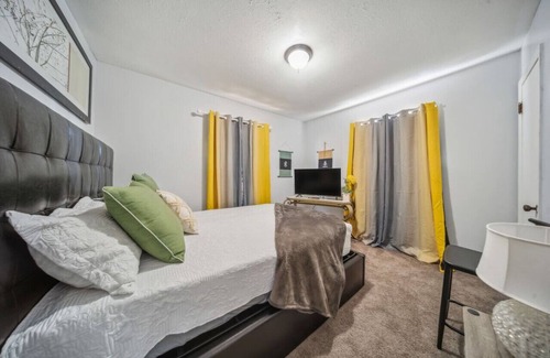 Cleveland House | 1st floor living, 2 b. 1 bath