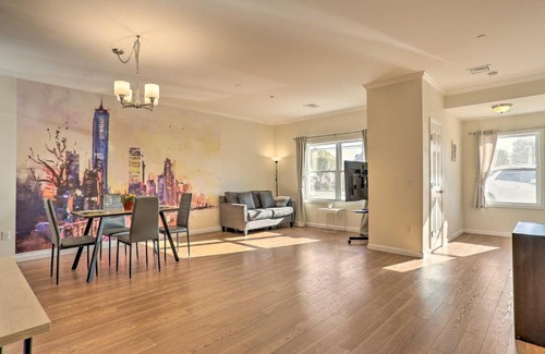 North Arlington Apartment | 1st-Floor North Arlington Pad Less Than 10 Mi to NYC!