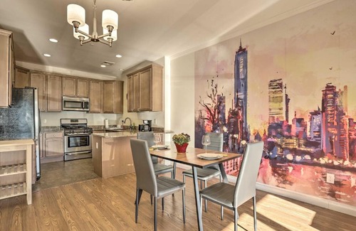 North Arlington Apartment | 1st-Floor North Arlington Pad Less Than 10 Mi to NYC!