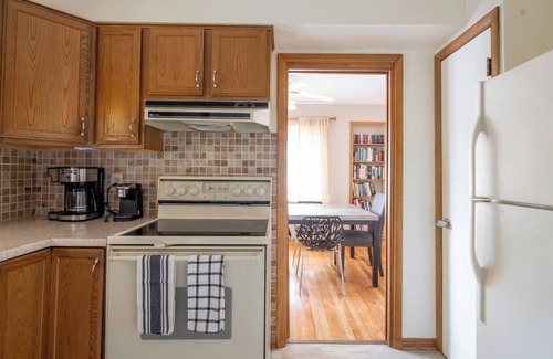 Portage Lakes House | 1st flr nr Shaker, RTA rail, Cle Clinic & Univ. Ho