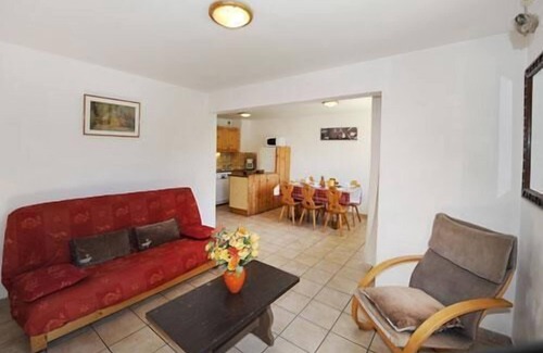 Le Bettaix Apartment | 1st floor, sauna, balcony, parking, tv, ski locker, 60m², Les Menuires
