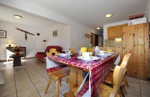 Le Bettaix Apartment | 1st floor, sauna, balcony, parking, tv, ski locker, 60m², Les Menuires