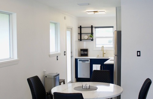 West Palm Beach House | 2/1.5 Modern Home w/yard near Downtown, Beach,I-95,Airport,Train
