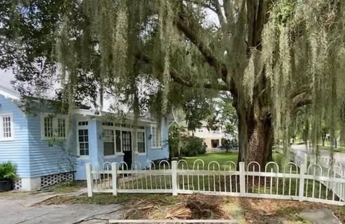 Lakeland House | 2/1 Historic family & pet friendly home