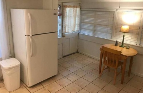 Avondale House | 2/1 Historic Murray Hill Bungalow with Laundry