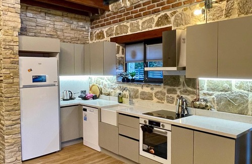 Sapanca Villa | 2+1 Private Pool-Fireplace-Sauna 5 Person Stone Villa House in Sapanca Unluce