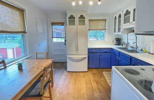 Jacksonville Beach Apartment | 2/1 - Upper unit - 4 blocks to the Beach