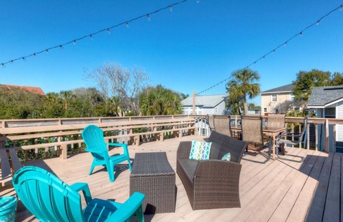Jacksonville Beach Apartment | 2/1 - Upper unit - 4 blocks to the Beach