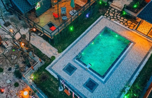 Kartepe House | 2+1 Wooden Bungalow for 5 People with Heating Pool and Winter Garden in Yanık