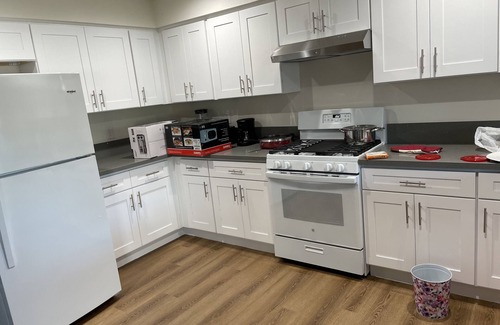Fontana House | 2-12 people 4 bedrooms 6 beds 2 bathroom, free parking, pets friendly