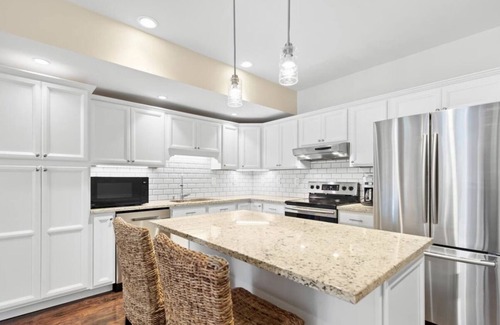 Culpeper Apartment | 2/2 bath large private apartment , eat in kitchen living room, gym & laundry