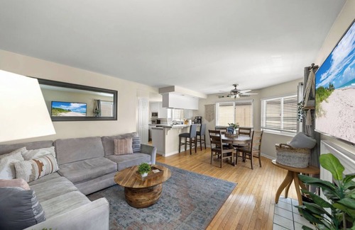 El Segundo House | 2/2 Beach Bungalow With Ocean Views & Parking!