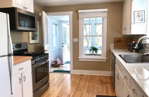 Suttons Bay House | 2/2 CUTE, ANTIQUE FILLED HOME DOWNTOWN SUTTONS BAY!