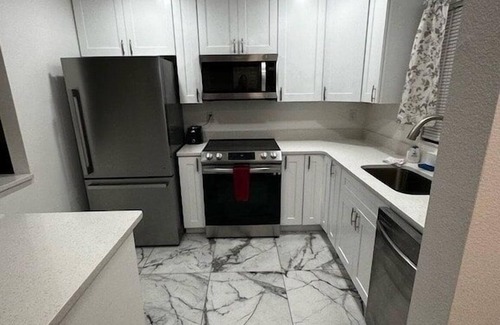 Oakland Hills House | 2/2 Duplex on CANAL all updated; new furniture,