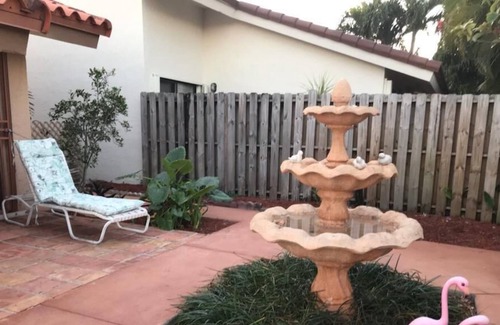 Tamiami House | 2-2 GARDEN HOUSE, QUIET, AWAY FROM TRAFFIC,MANICURE NEIGHBORHOOD UV LIGHT A/C