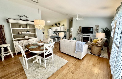Buttonwood House | 2/2 in The Village of Buttonwood