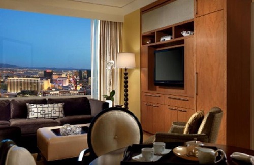 Las Vegas Resort | 2. 2 miles to convention center