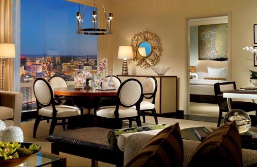 Las Vegas Resort | 2. 2 miles to convention center