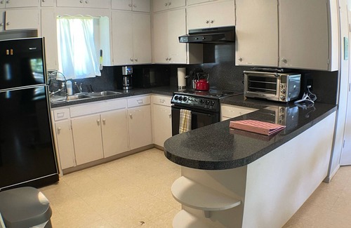 Buchanan Dam House | 2/2, sleeps 10, deep-water dock, dog-friendly
