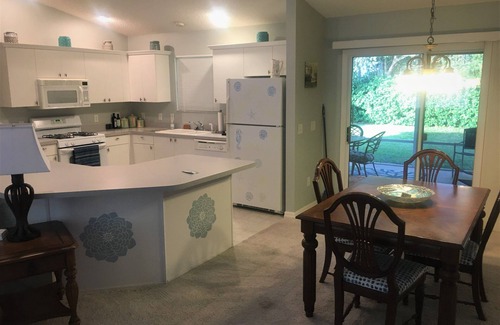 Lynnhaven House | 2/2 vacation home just a few min from Lake Sumter Town SquarenFree Golf Cart