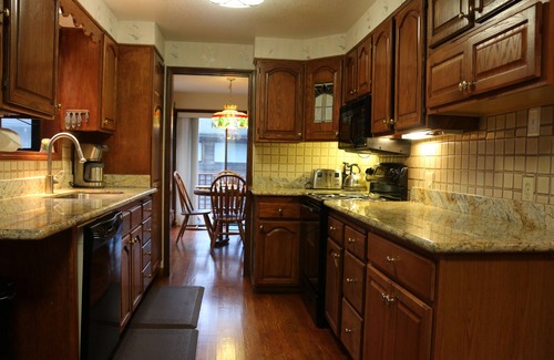 Tolovana Park House | 2.5 BLOCKS TO BEACH - 4 BED/3 BATH - INDOOR HOT TUB - OCEAN VIEW -2 PETS WELCOME