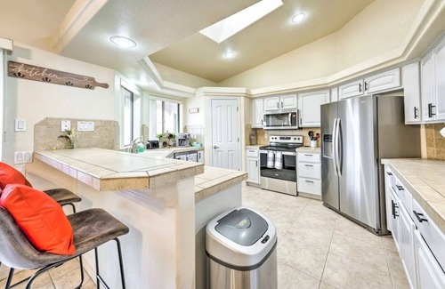 Lake Havasu City House | > 2.5 Miles From London Bridge! In the heart of Lake Havasu City