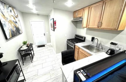 Sunrise Manor Apartment | 2. 6.9Mi To E.D.C 11Mi To strip 7.1Mi To Fremont