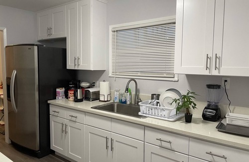 Bassett House | 2-8 people/3 bedrooms/2bathrooms/comfortable mattress