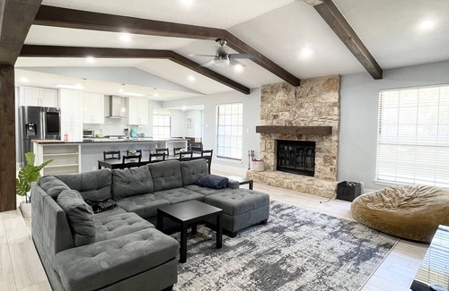 Cedar Park House | 2-ACRE WOODED CHARMING SPACIOUS FARMHOUSE in CEDAR PARK-next to NORTHWEST AUSTIN