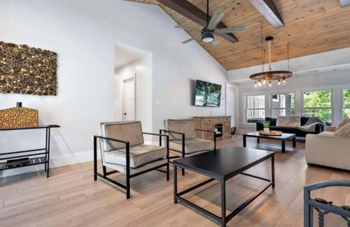 Bridgman House | 2 acres - Close to Beach! Hot tub/fire pit