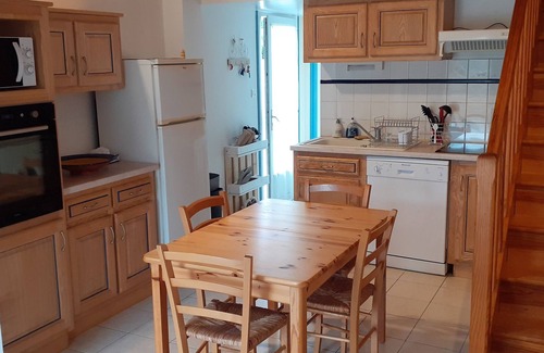 Le Chateau-d'Oleron House | 2* air-conditioned house with shared pool