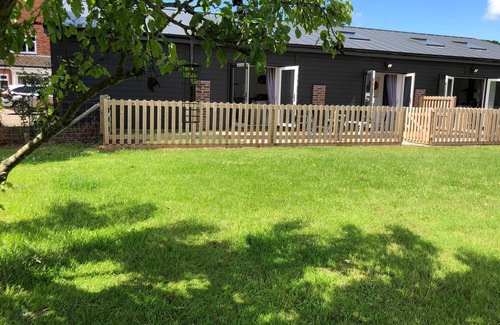 Whitchurch House | 2 BARN COTTAGES, pet friendly, luxury holiday cottage in Whitchurch