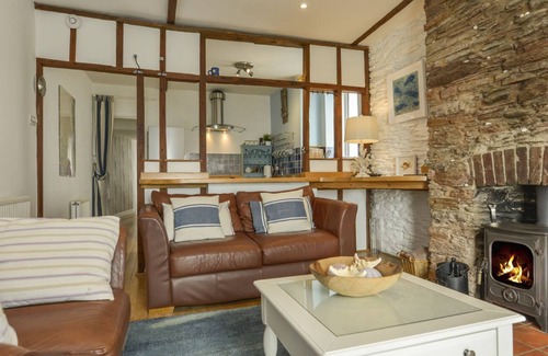 Torcross Cottage | 2 BAYVIEW, pet friendly, country holiday cottage in Torcross