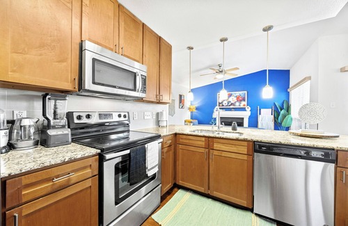 Barton Hills Apartment | 2 bd 2 ba Stylish Oasis! Minutes 2 downtown with pool, hot tub, & free parking!