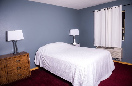 Bonesteel Cabin | 2 bd. 2 bath indoor parking