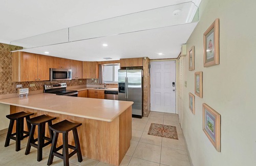 Seven Mile Beach Condo | 2 bd/bth condo at Sunset Cove on Seven Mile Beach