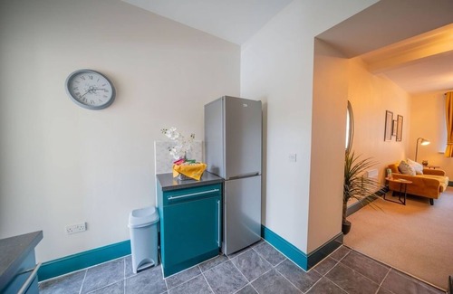 Gloucester Apartment | 2 Bd Newly refurbished apartment