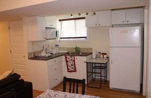 Northwest Edmonton House | 2 BD RM Modern House with Private Entrance in a Peaceful Neighbourhood