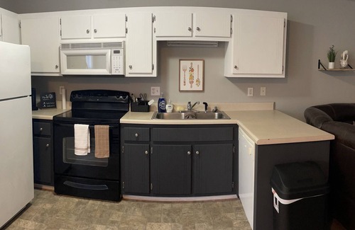 Clarksville Apartment | 2 Bd unit, near Ft Campbell, entire apartment, 2 min to gate 1