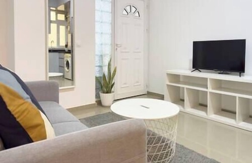 Terra Branca Apartment | 2 bdr cozy apt in Terra Branca, Free Wifi - LCGR