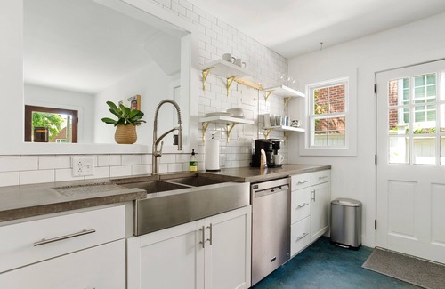 Charleston House | 2 BDR Downtown Charleston Home